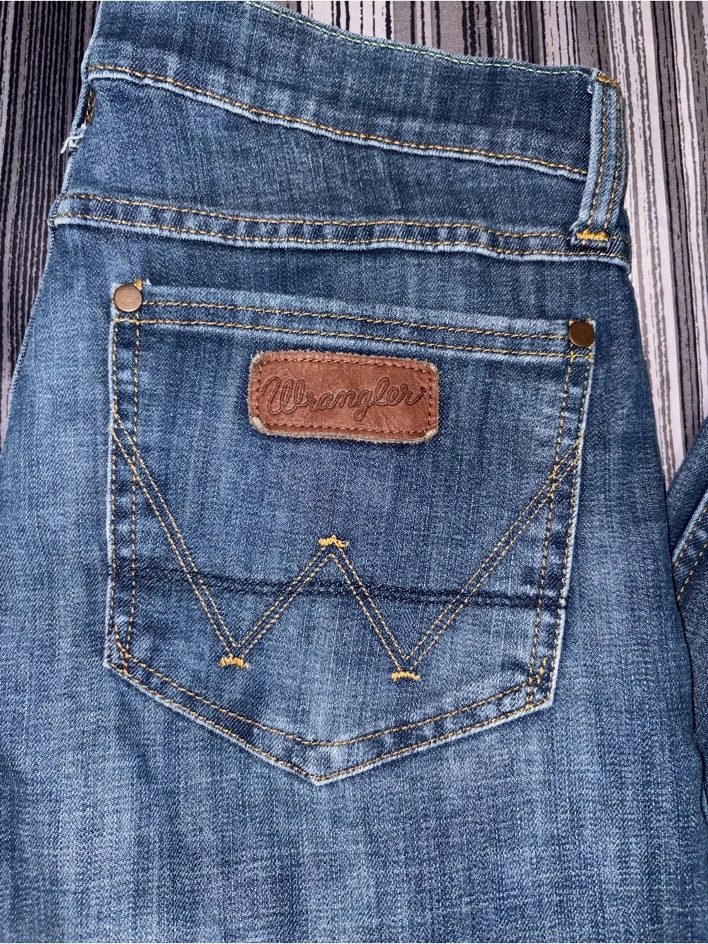 Wrangler Slim Straight Jeans - Medium Blue Wash